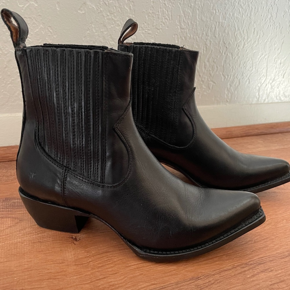 Frye Sacha Chelsea 6.5 Boots